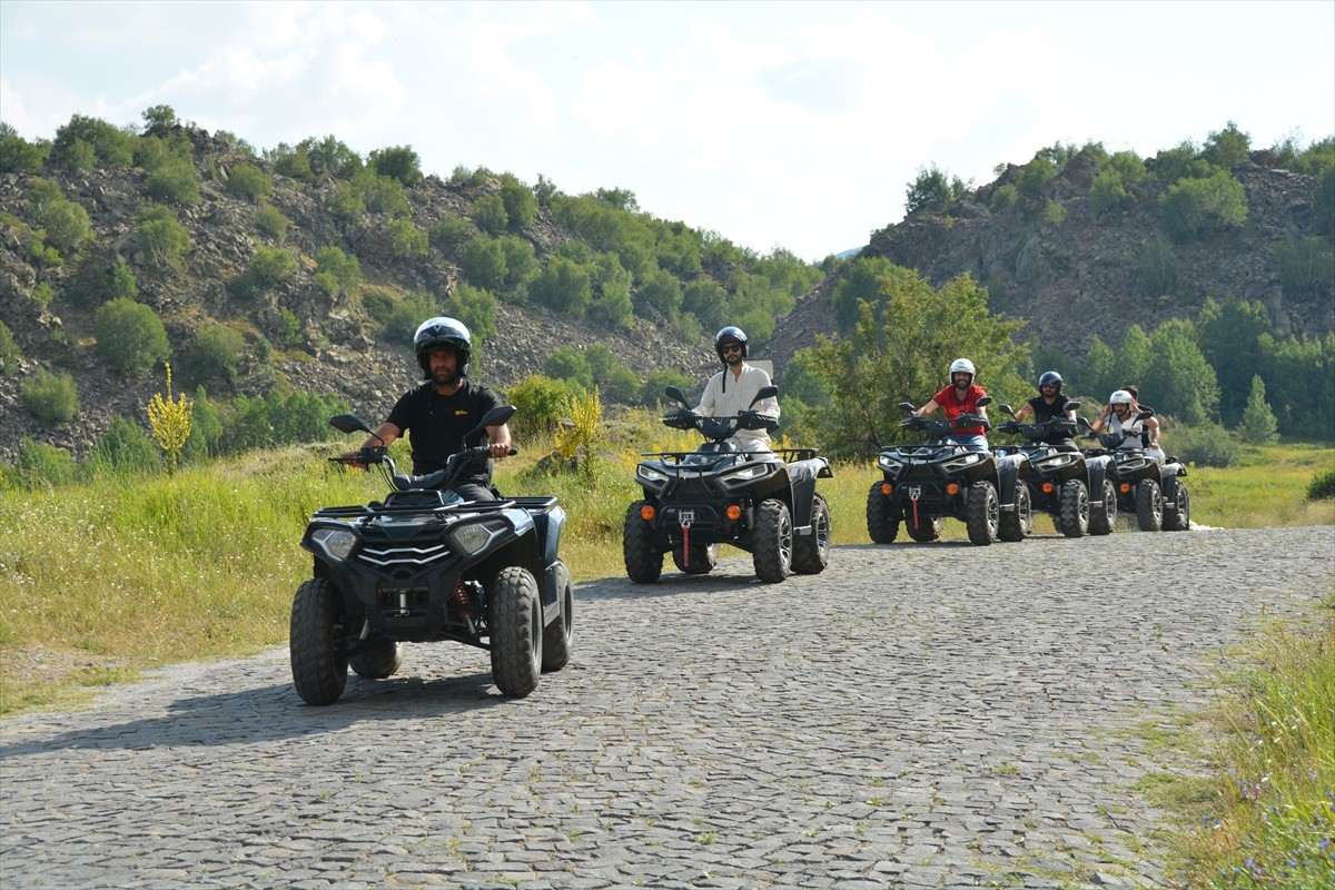 Bitlis'in Tatvan ilçesinde Türkiye'nin en büyük krater gölünün de bulunduğu Nemrut Kalderası'na...
