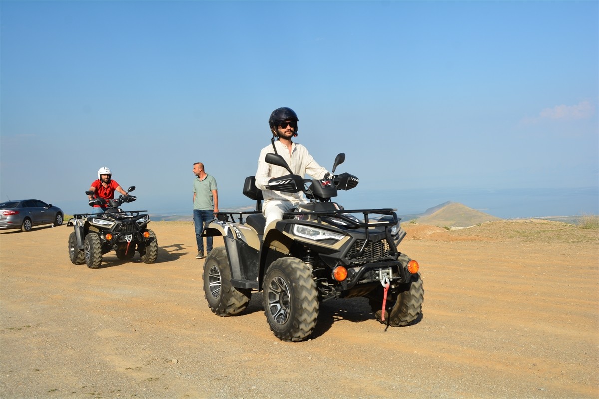 Bitlis'in Tatvan ilçesinde Türkiye'nin en büyük krater gölünün de bulunduğu Nemrut Kalderası'na...