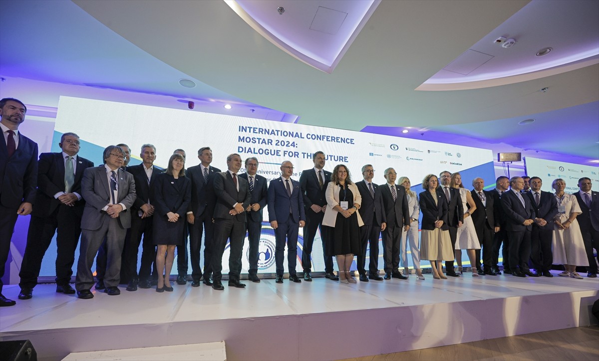 Bosna Hersek'in Mostar şehrinde, Mostar Köprüsü'nün yeniden inşasının 20'nci yılı dolayısıyla...