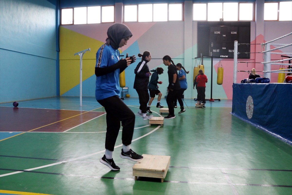 Bosna Hersek'te 1-11 Ağustos'ta düzenlenecek Avrupa Şampiyonası'na Çankırı'da hazırlanan Üst Minik...