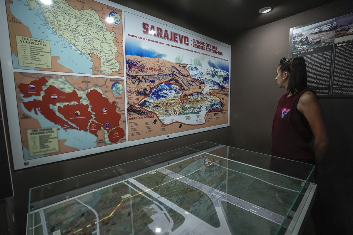 Bosna Hersek'te 1992-1995'teki savaşta kuşatma altında tutulan başkent Saraybosna'nın "dünyaya...