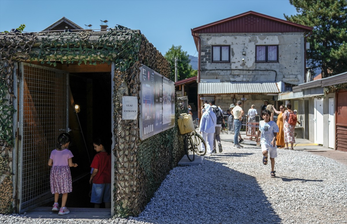 Bosna Hersek'te 1992-1995'teki savaşta kuşatma altında tutulan başkent Saraybosna'nın "dünyaya...