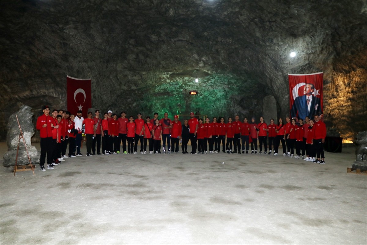 Bosna Hersek'te düzenlenecek Üst Minik Erkekler ve Kadınlar Avrupa Boks Şampiyonası'na Çankırı'da...