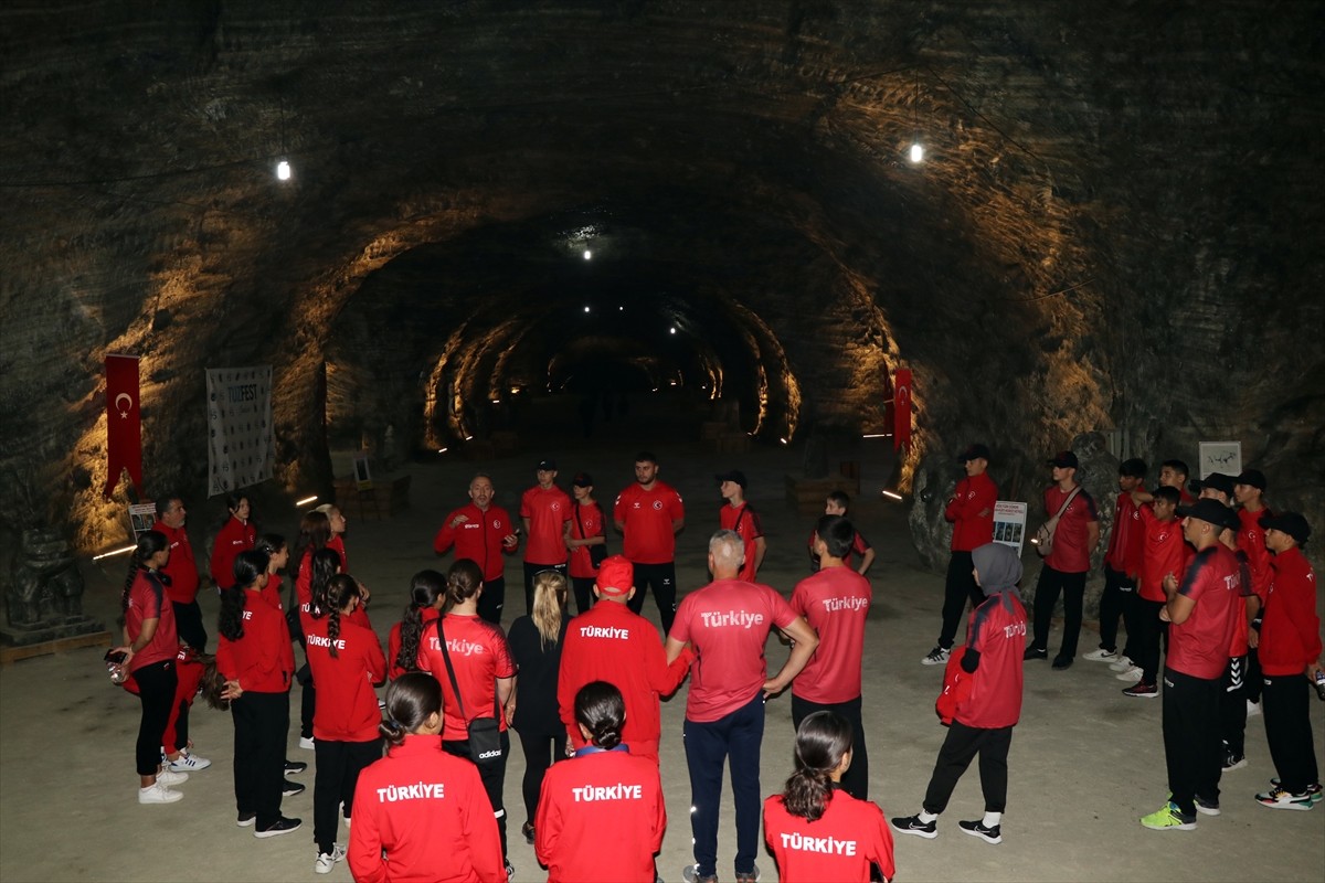 Bosna Hersek'te düzenlenecek Üst Minik Erkekler ve Kadınlar Avrupa Boks Şampiyonası'na Çankırı'da...