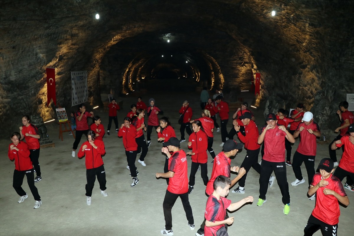 Bosna Hersek'te düzenlenecek Üst Minik Erkekler ve Kadınlar Avrupa Boks Şampiyonası'na Çankırı'da...