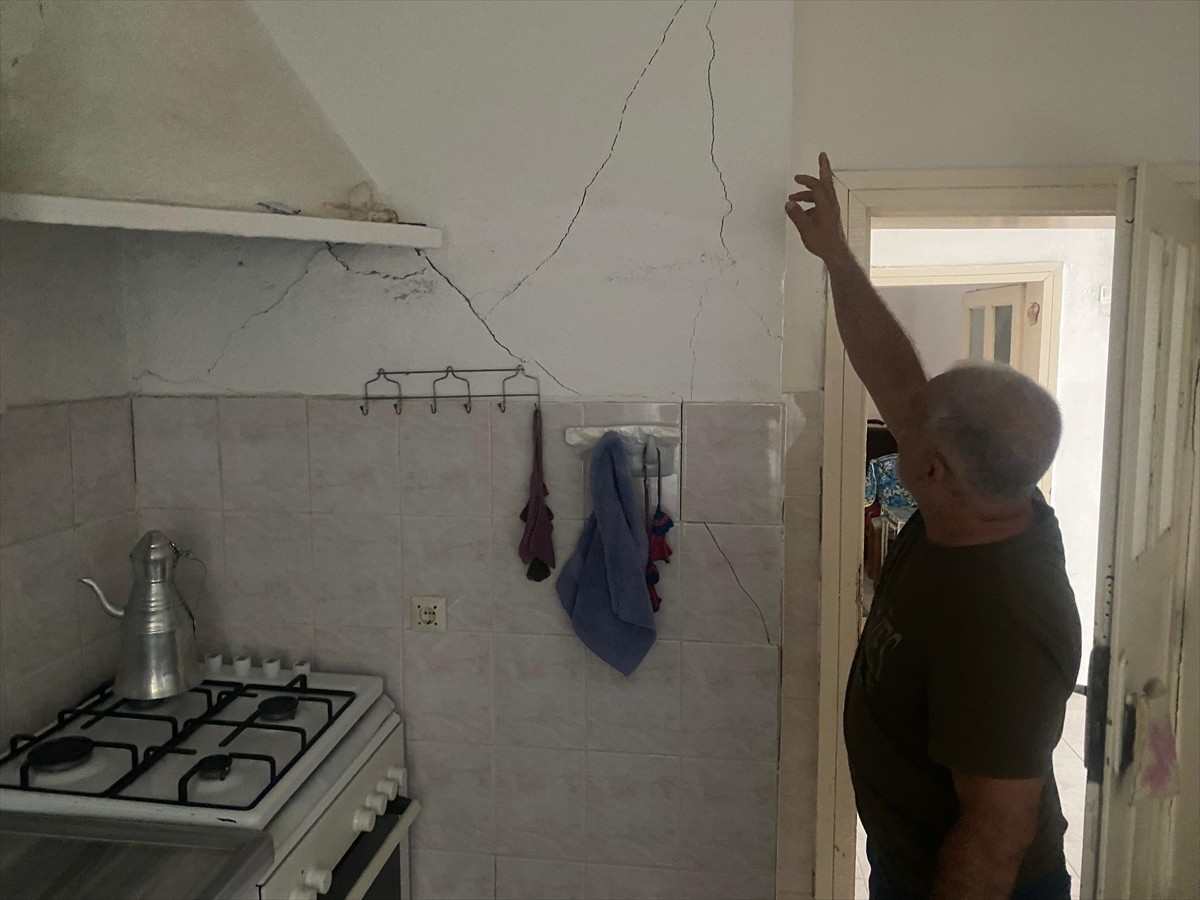 Çanakkale'nin Ezine ilçesinde saat 17.39'da 4,7 büyüklüğünde deprem meydana geldi. Depremde...