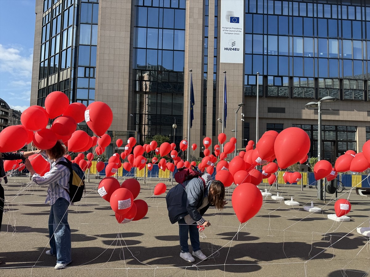 Çeşitli sivil toplum kuruluşları (STK), Brüksel'de Avrupa Birliği (AB) Dışişleri Bakanları...