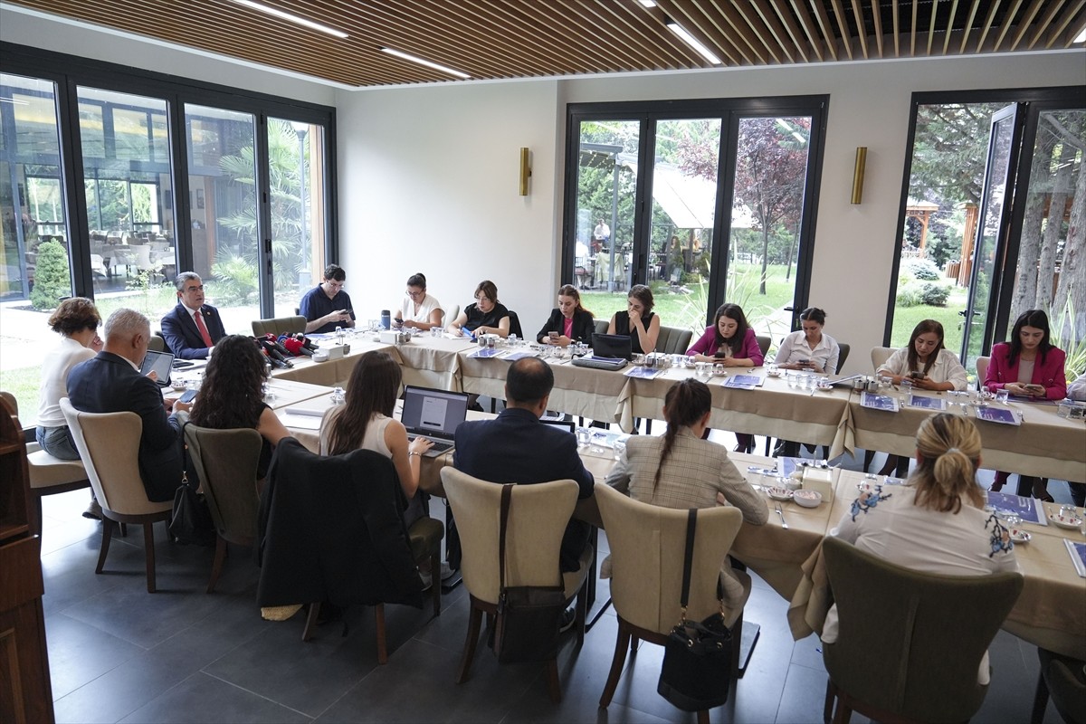 CHP Grup Başkanvekili Gökhan Günaydın, parlamento muhabirleriyle bir araya gelerek "Genel Seçim...