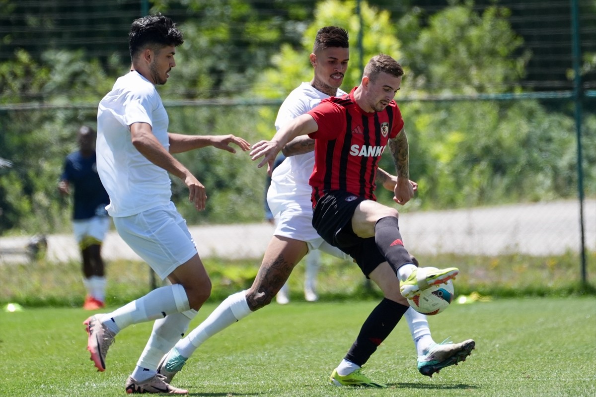 Corendon Alanyaspor, hazırlık maçında Gaziantep FK ile karşılaştı. Gaziantep FK'lı futbolcu Kacper...