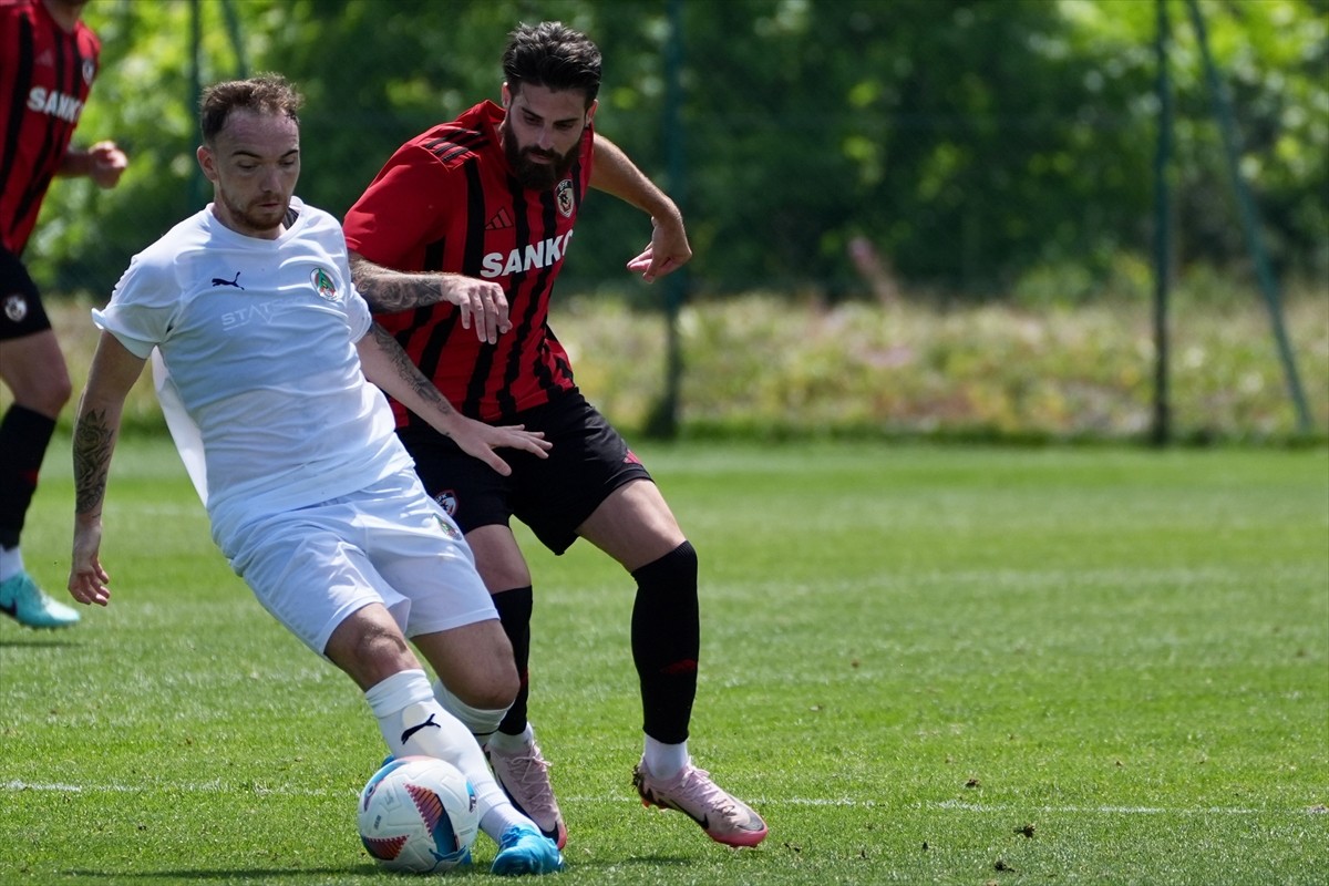 Corendon Alanyaspor, hazırlık maçında Gaziantep FK ile karşılaştı. Gaziantep FK'lı futbolcu Kacper...