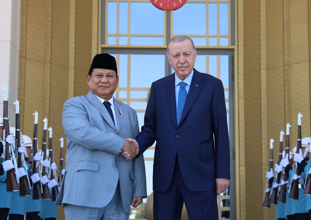 Cumhurbaşkanı Recep Tayyip Erdoğan (sağda), Cumhurbaşkanlığı Külliyesi'nde, Endonezya...