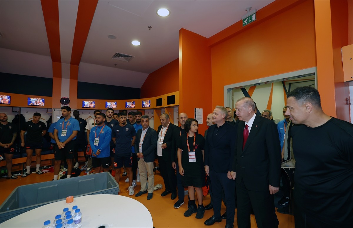 Cumhurbaşkanı Recep Tayyip Erdoğan, UEFA Avrupa Konferans Ligi 2. eleme turunda RAMS Başakşehir...