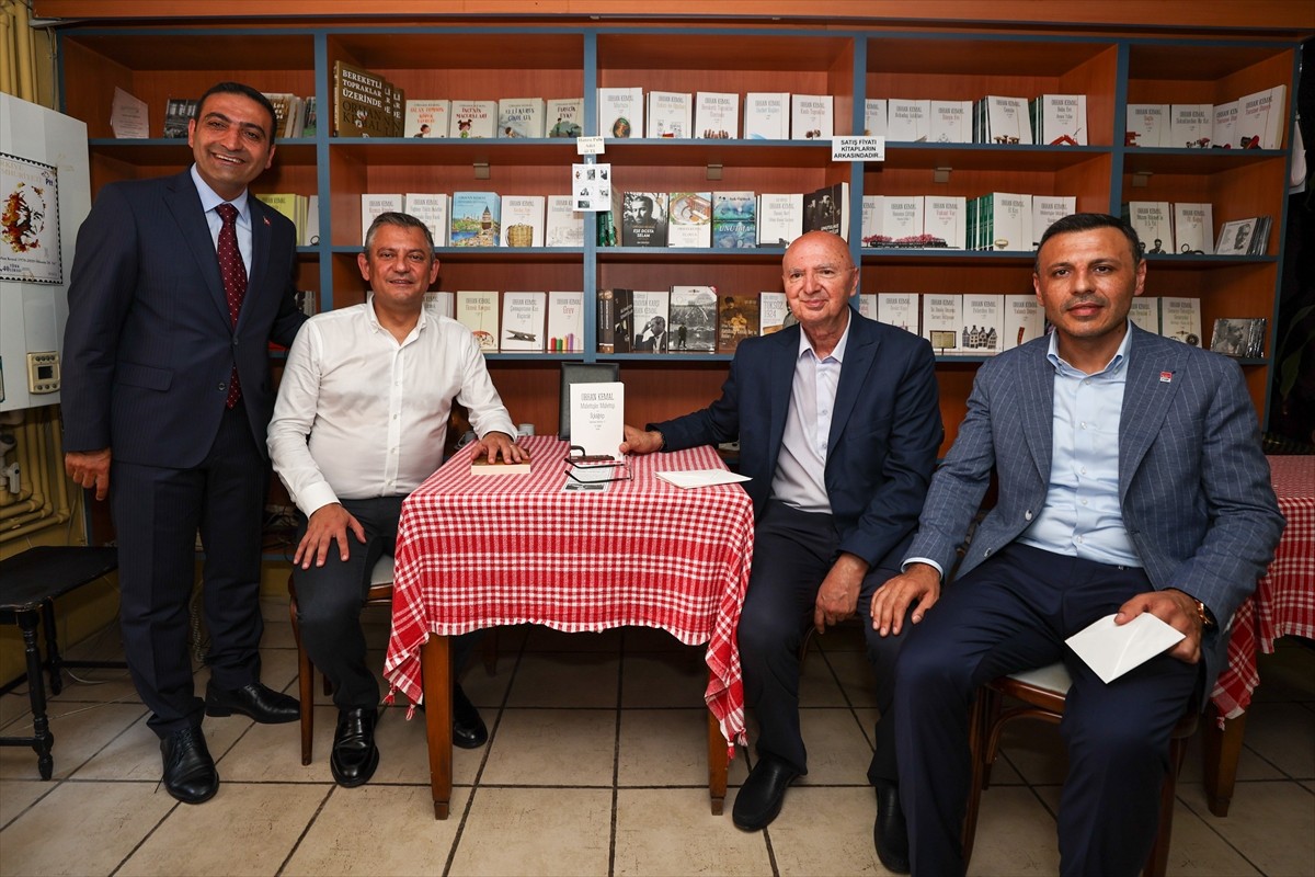 Cumhuriyet Halk Partisi (CHP) Genel Başkanı Özgür Özel, Beyoğlu'nda Orhan Kemal Müzesi'ni gezip...