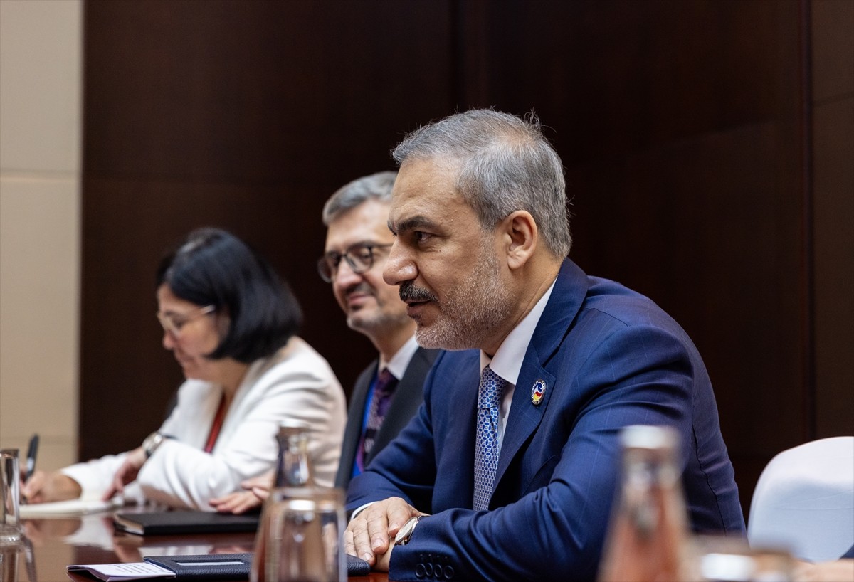 Dışişleri Bakanı Hakan Fidan (sağda), Güneydoğu Asya Uluslar Birliği (ASEAN) 57. Dışişleri...