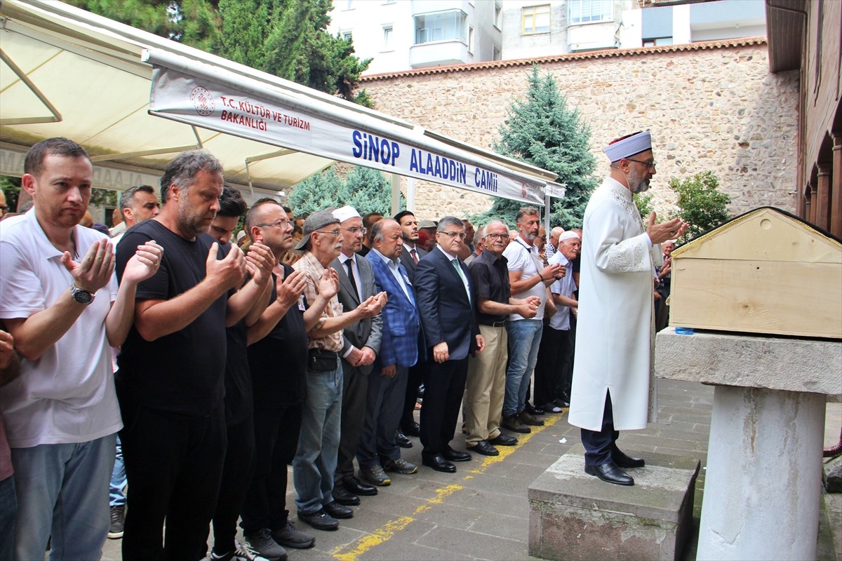 Diyanet İşleri Başkanı Ali Erbaş, Sinop Alaaddin Camisi'nde "cennet vesilemiz, aile büyüklerimiz"...