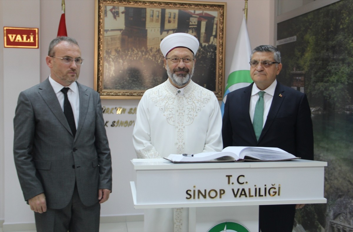 Diyanet İşleri Başkanı Ali Erbaş (sol 5), Sinop Üniversitesi Kampüs Cami temel atma törenine...