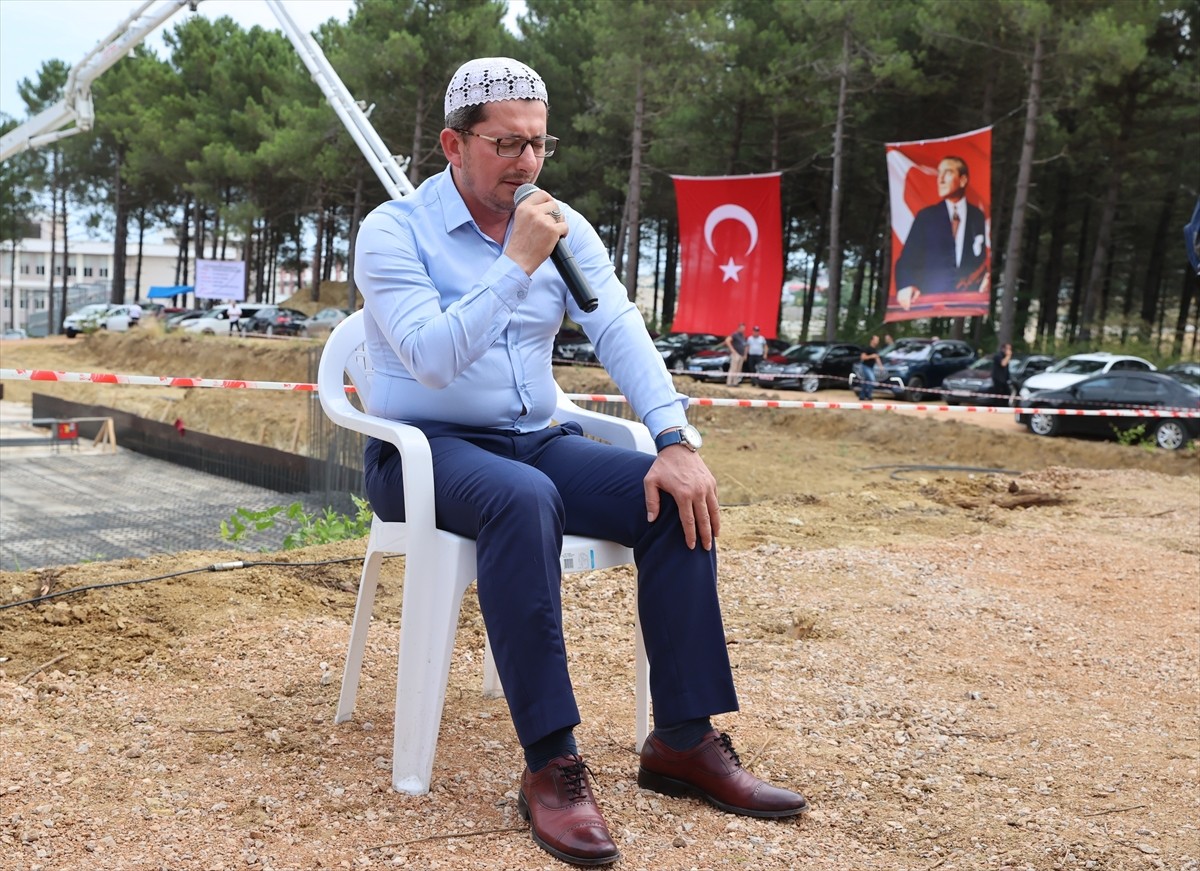 Diyanet İşleri Başkanı Ali Erbaş (sol 5), Sinop Üniversitesi Kampüs Cami temel atma törenine...