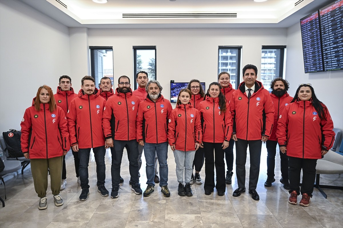 Dördüncü Ulusal Arktik Bilimsel Araştırma Seferi'ni gerçekleştiren, aralarında yabancı bilim...