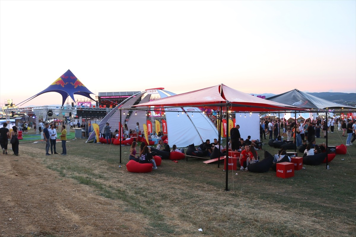 Dünyaca ünlü Kosova asıllı İngiliz şarkıcı Dua Lipa ve babası tarafından Kosova’nın başkenti...