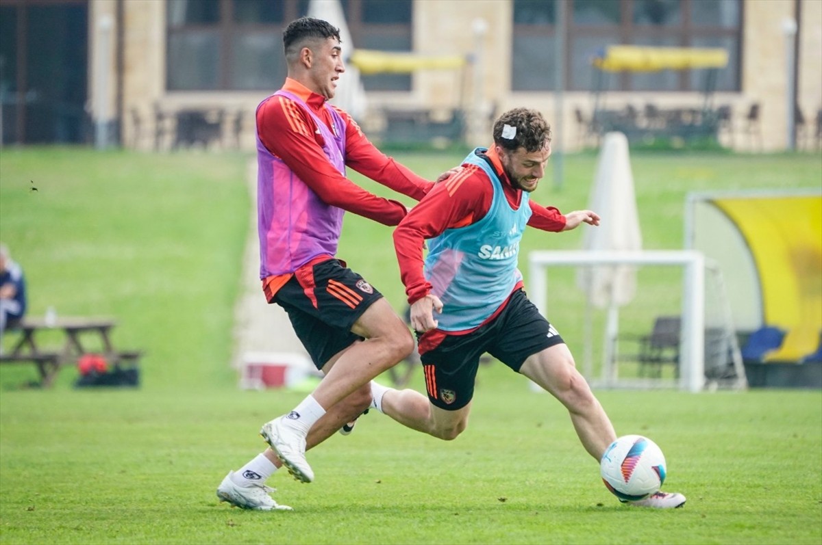 Düzce'de kamp yapan Trendyol Süper Lig ekibi Gaziantep FK, sezon hazırlıklarına yaptığı çift...