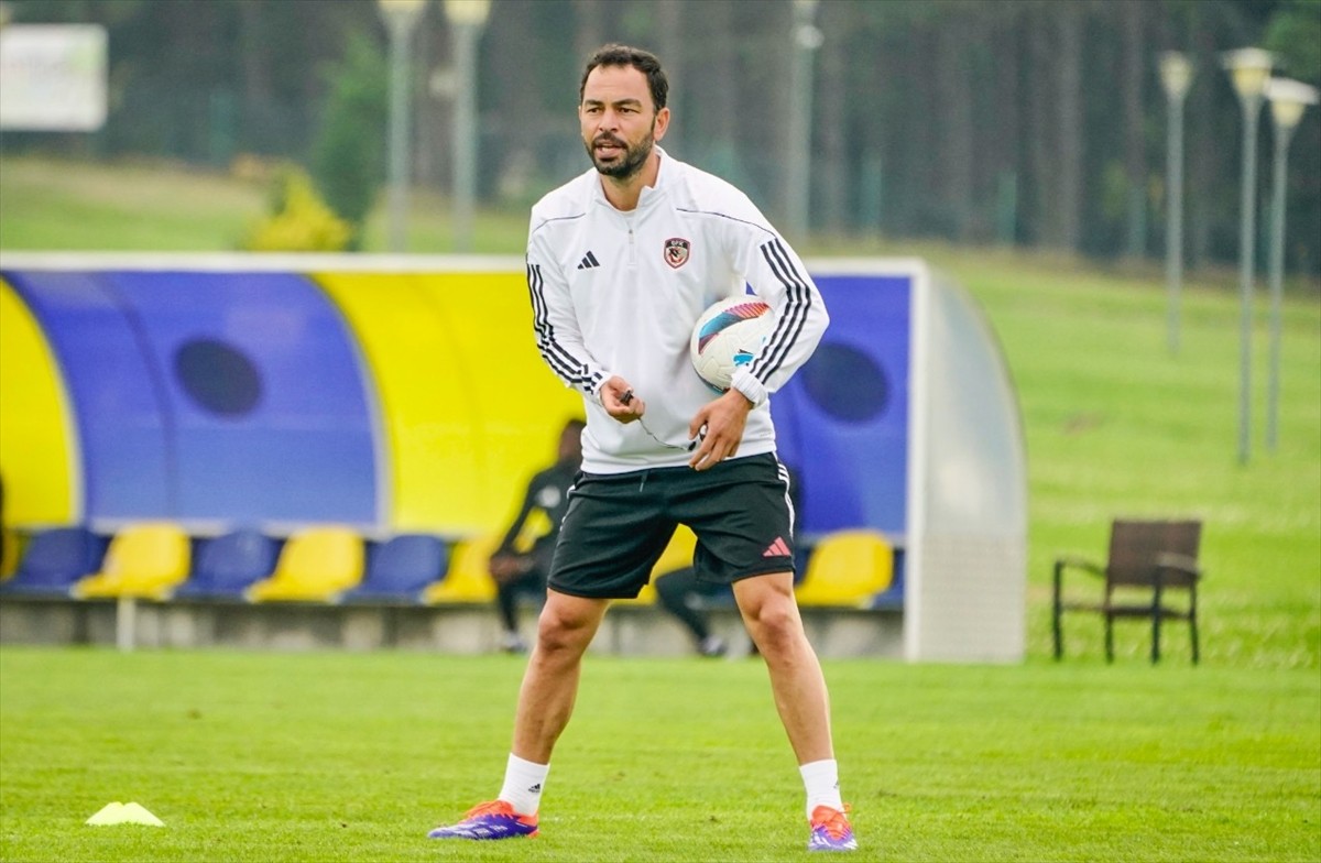 Düzce'de kamp yapan Trendyol Süper Lig ekibi Gaziantep FK, sezon hazırlıklarına yaptığı çift...