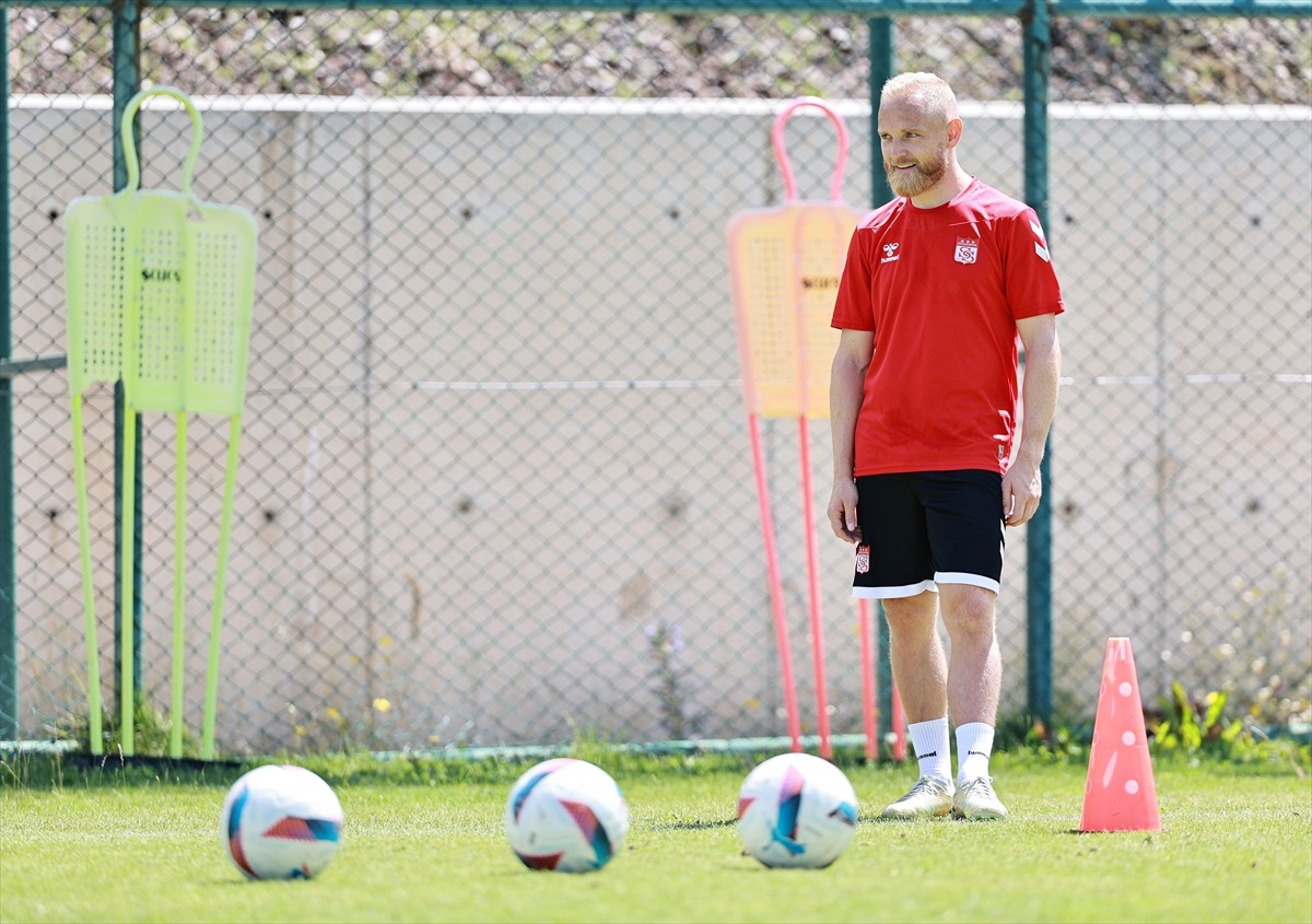 EMS Yapı Sivasspor, 2024-2025 sezonu hazırlıklarının ikinci etap çalışmalarını Erzurum'da teknik...