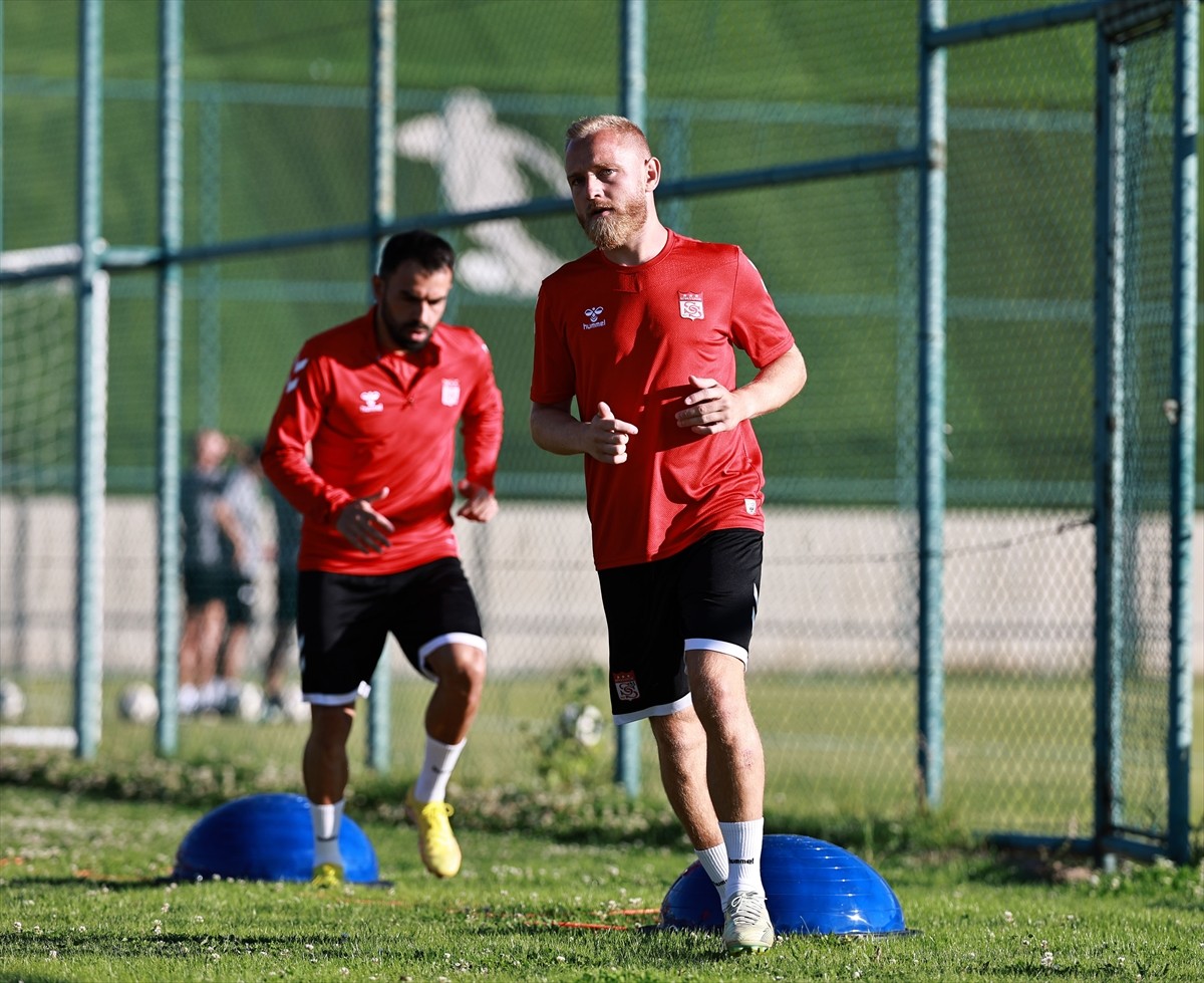 EMS Yapı Sivasspor, 2024-2025 sezonu hazırlıklarının ikinci etap çalışmalarını Erzurum'da teknik...