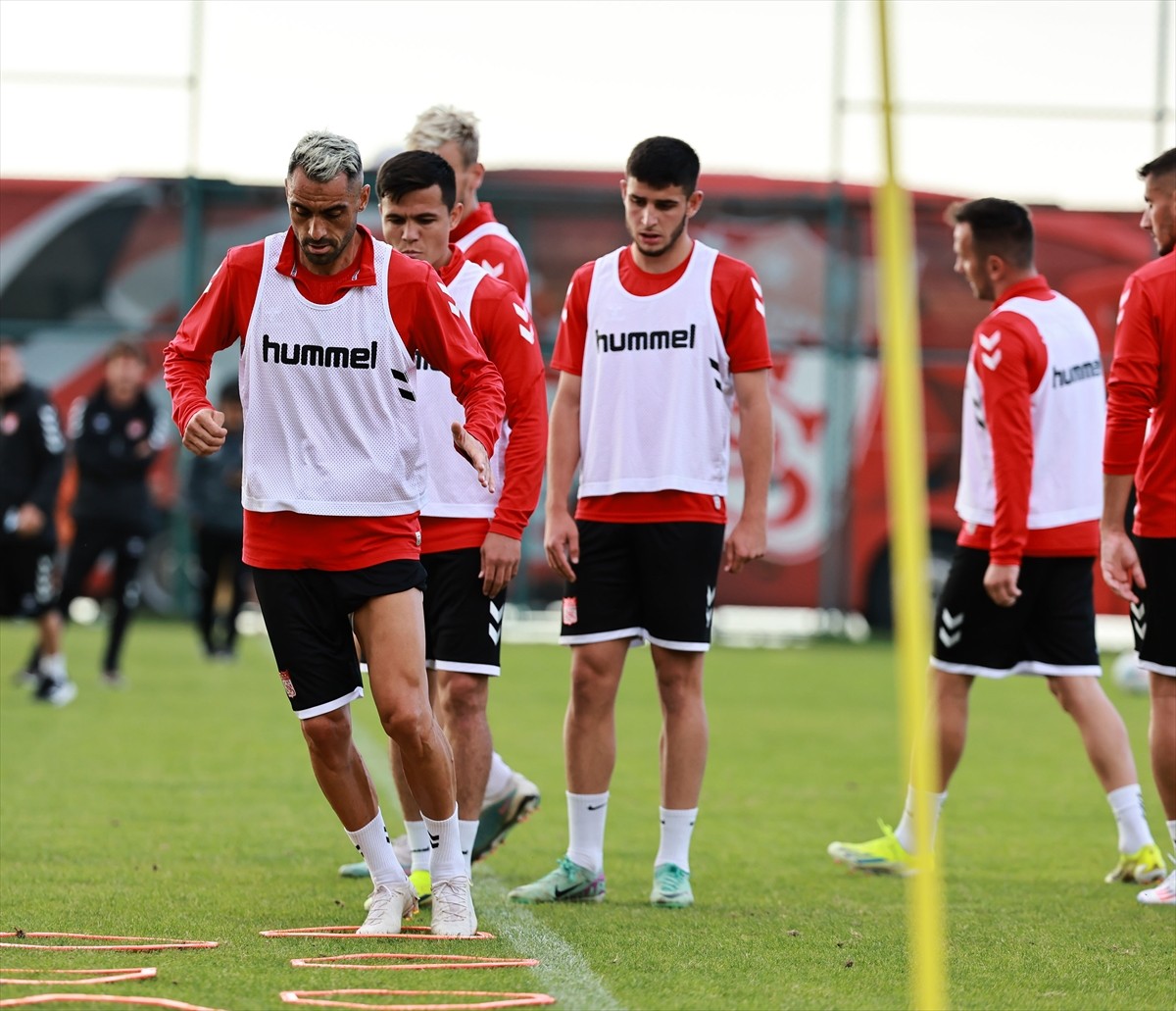 EMS Yapı Sivasspor, 2024-2025 sezonu hazırlıklarının ikinci etap çalışmalarını Erzurum'da teknik...