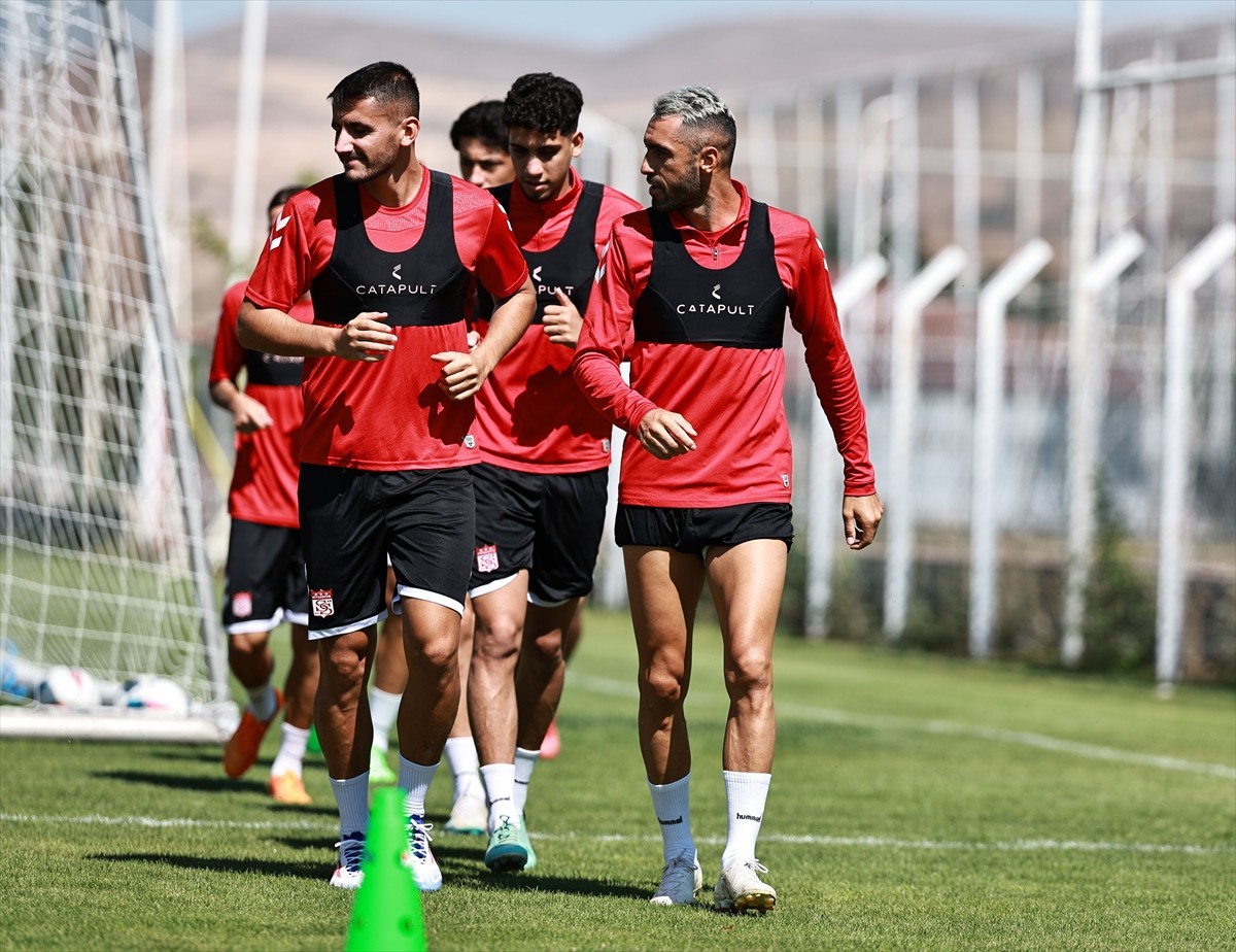 EMS Yapı Sivasspor, 2024-2025 sezonu hazırlıklarının üçüncü etap çalışmalarını teknik direktör...