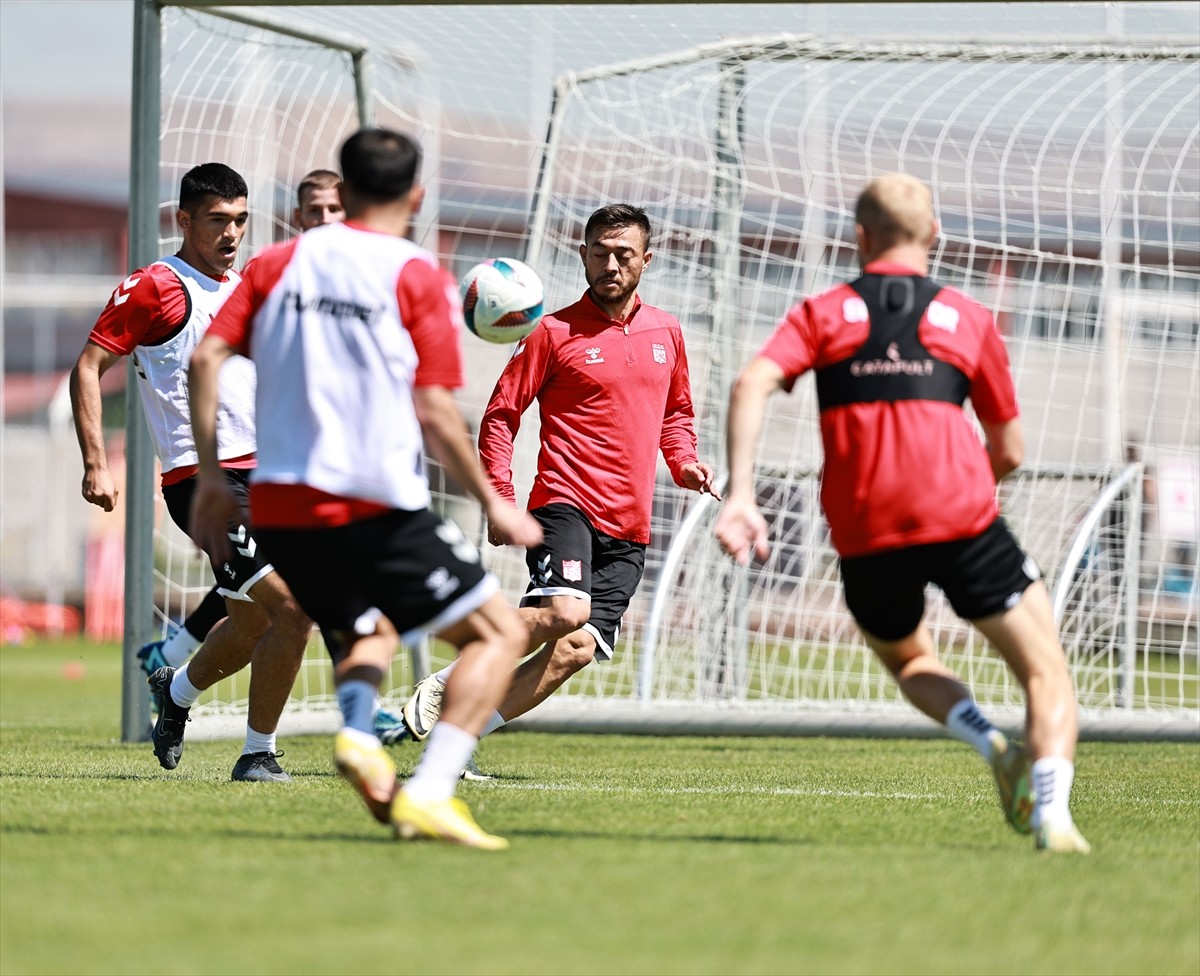 EMS Yapı Sivasspor, 2024-2025 sezonu hazırlıklarının üçüncü etap çalışmalarını teknik direktör...