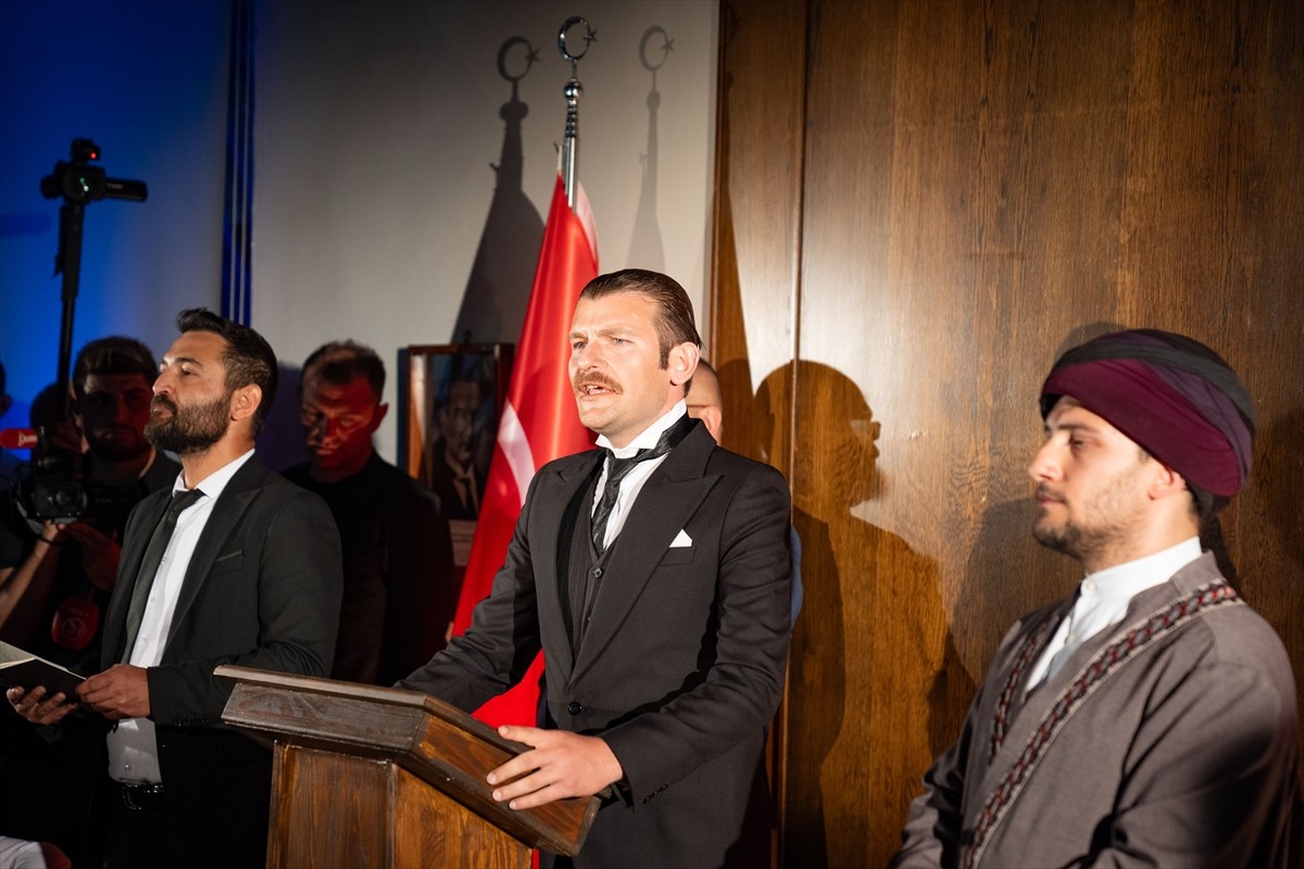 Erzurum Kongresi'nin 105. yıl dönümü dolayısıyla Havuzbaşı Kent Meydanı'nda kutlama töreni...