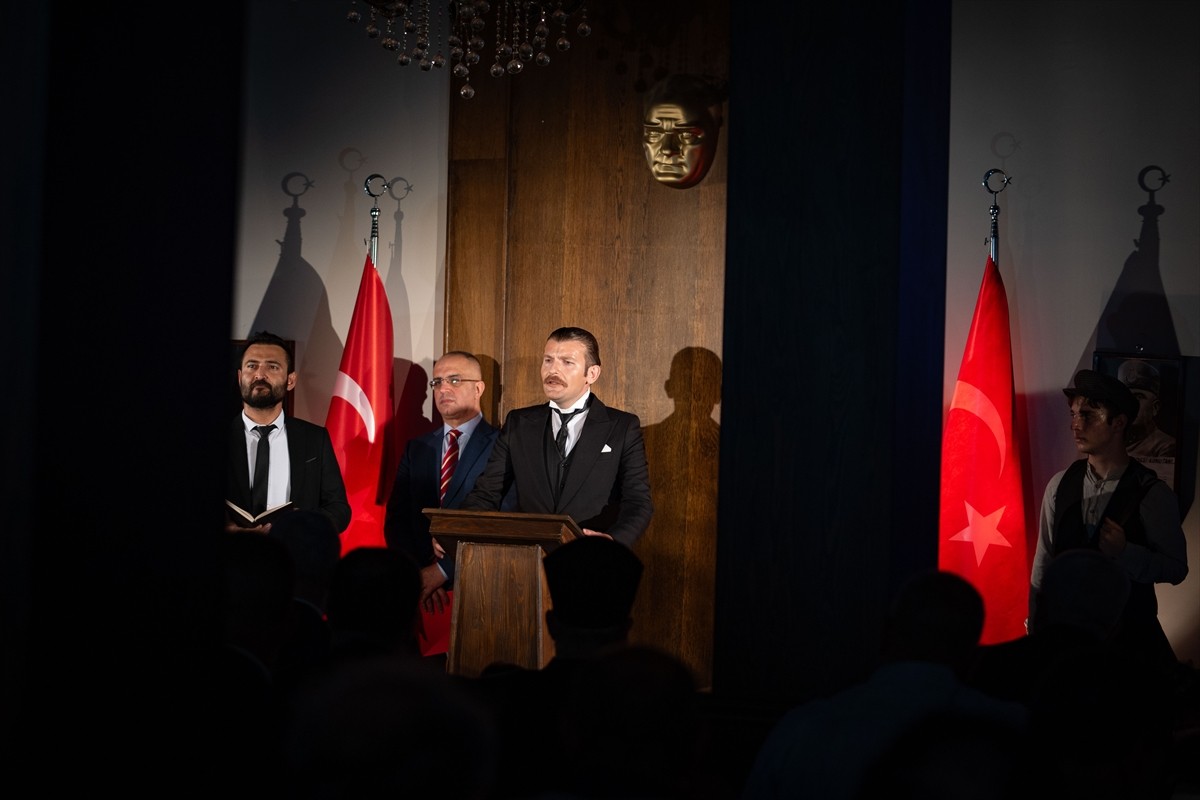 Erzurum Kongresi'nin 105. yıl dönümü dolayısıyla Havuzbaşı Kent Meydanı'nda kutlama töreni...