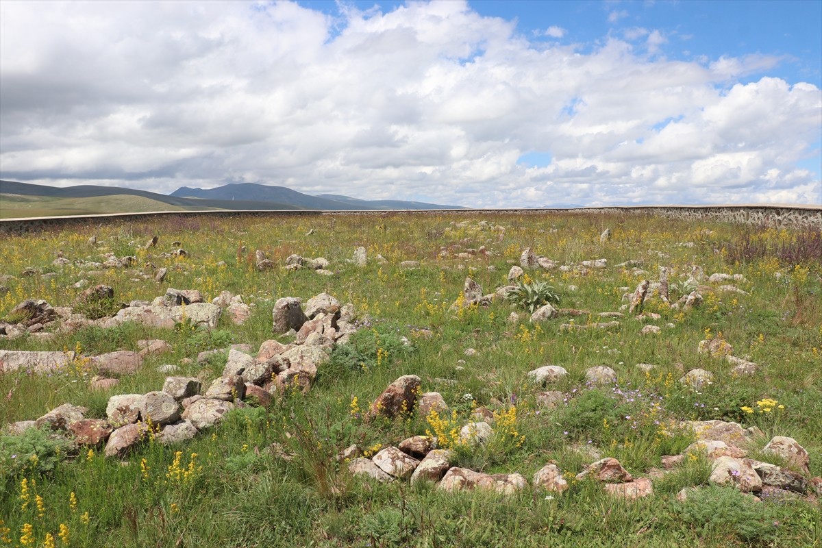 Erzurumlu hafızlar Ebubekir Kaçan ile Abdurrahman Polat, 2 bin 600 rakımdaki Dumlubaba...