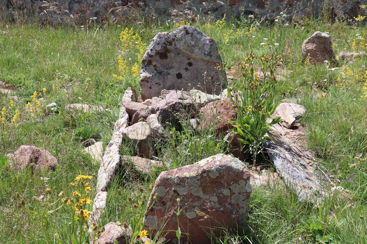 Erzurumlu hafızlar Ebubekir Kaçan ile Abdurrahman Polat, 2 bin 600 rakımdaki Dumlubaba...