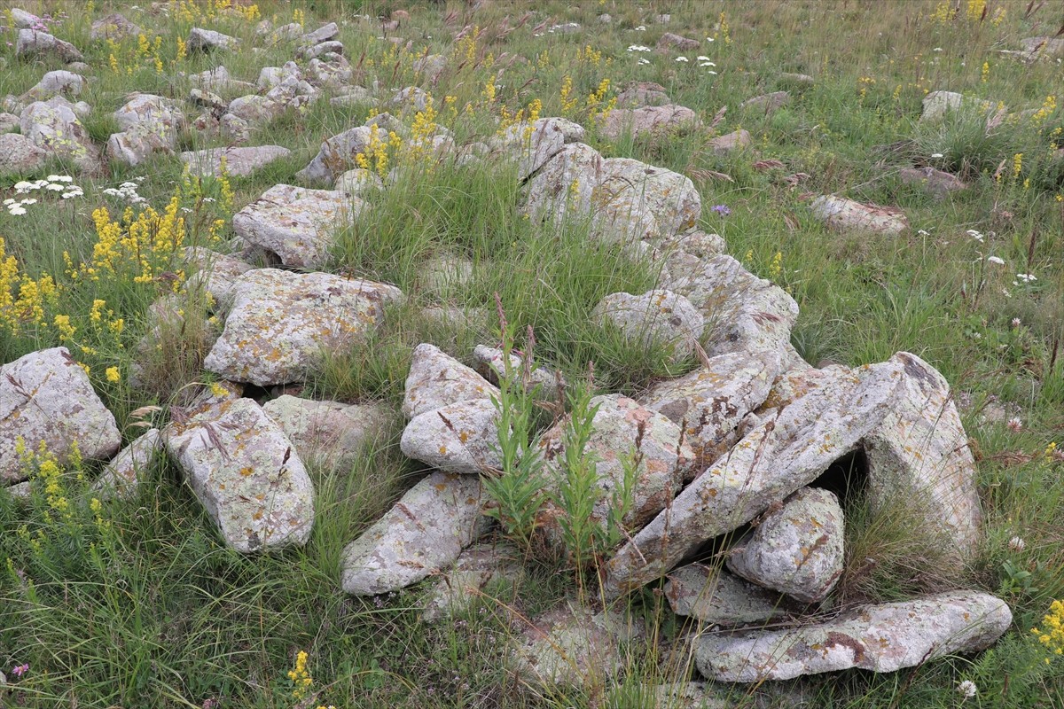 Erzurumlu hafızlar Ebubekir Kaçan ile Abdurrahman Polat, 2 bin 600 rakımdaki Dumlubaba...