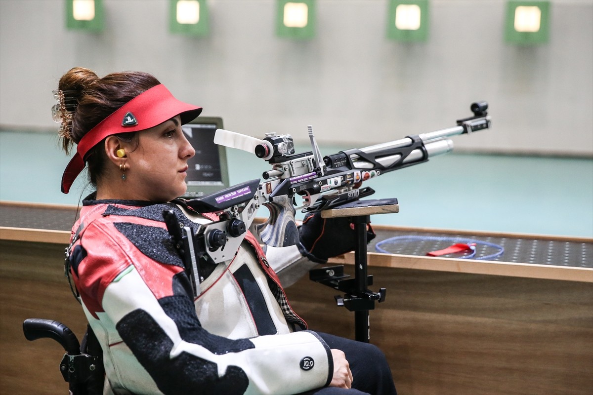 Fransa'da düzenlenecek Paris 2024 Paralimpik Oyunları'nda 8 sporcuyla mücadele edecek Para...