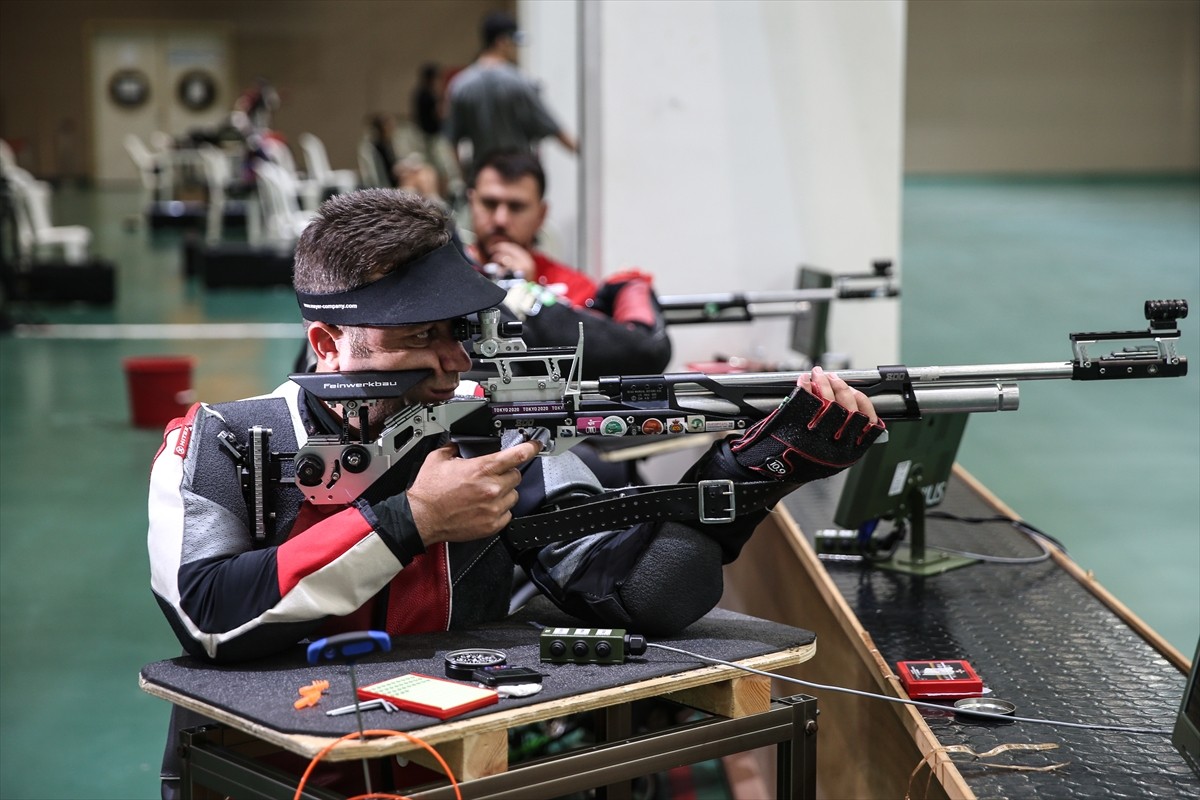 Fransa'da düzenlenecek Paris 2024 Paralimpik Oyunları'nda 8 sporcuyla mücadele edecek Para...