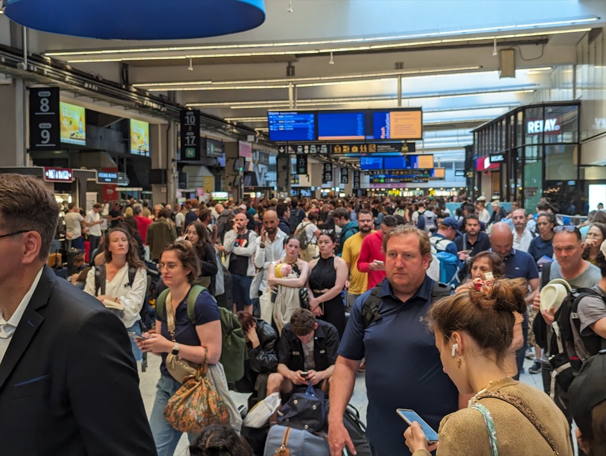 Fransa'da Paris 2024 Yaz Olimpiyat Oyunları'nın açılış töreninin birkaç saat öncesinde tren...