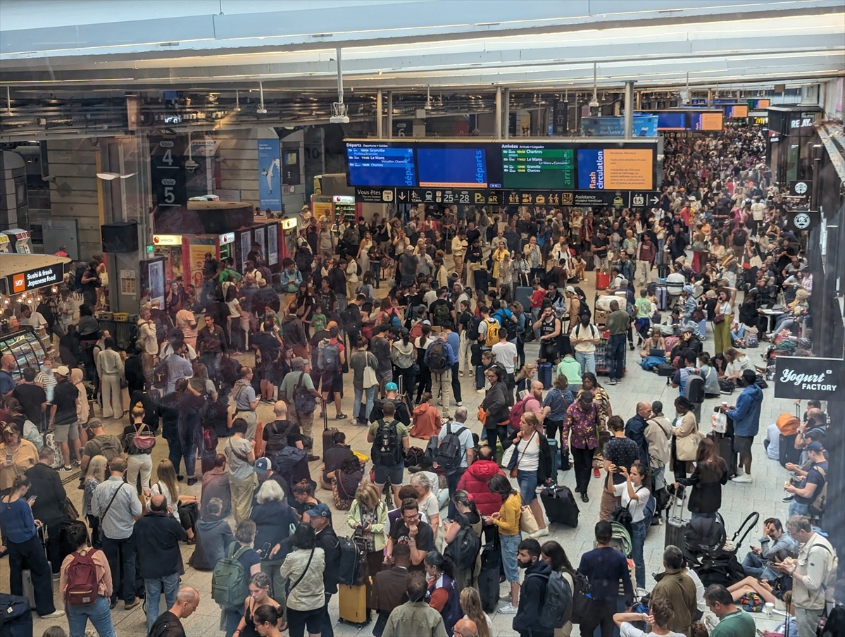 Fransa'da Paris 2024 Yaz Olimpiyat Oyunları'nın açılış töreninin birkaç saat öncesinde tren...