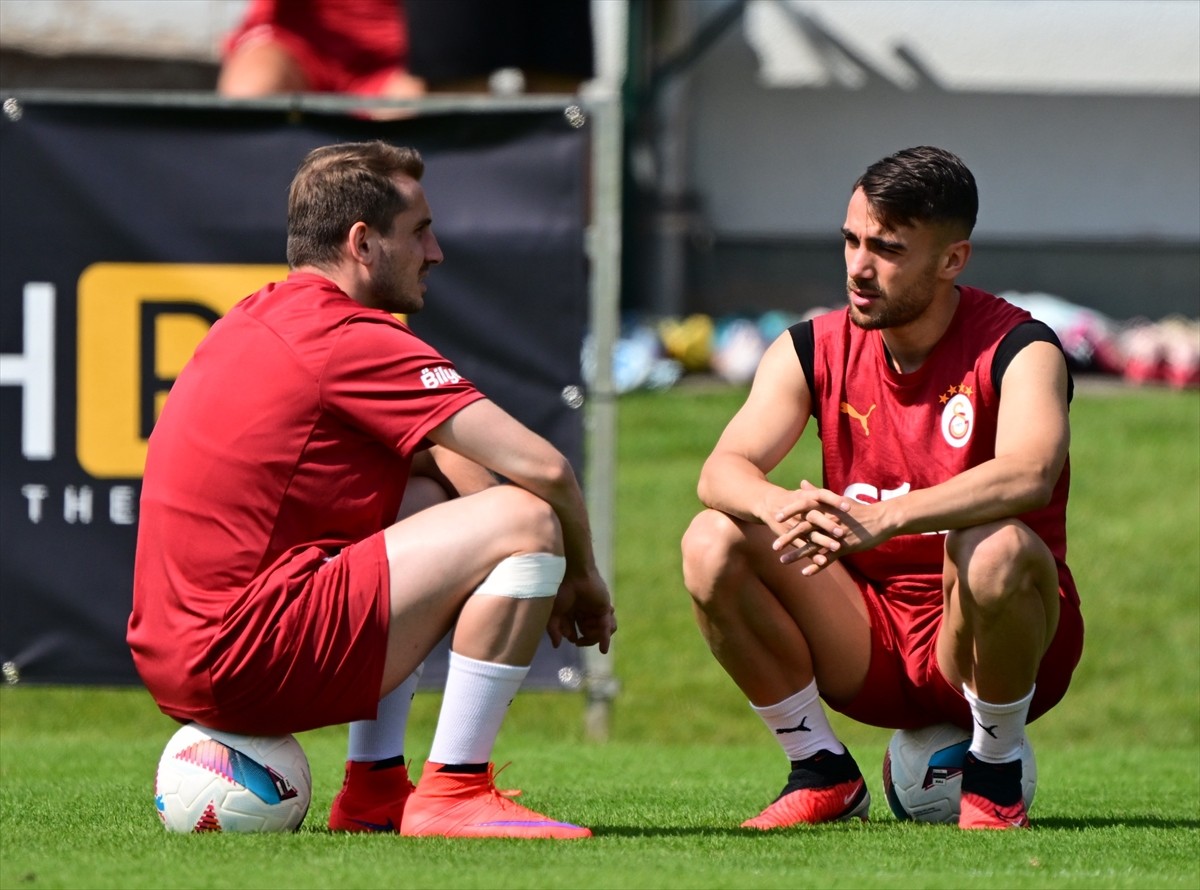 Galatasaray Futbol Takımı, yeni sezon hazırlıklarına Avusturya kampında yaptığı antrenmanla devam...
