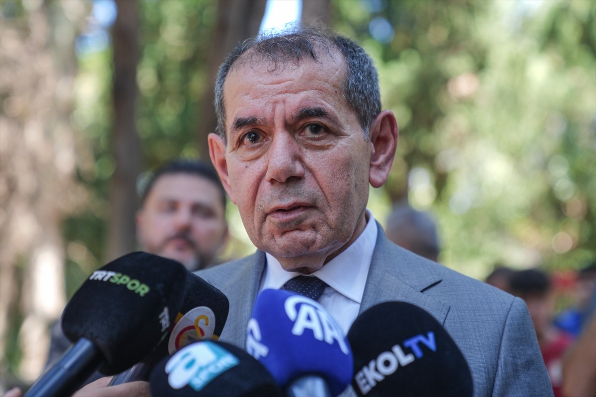  Galatasaray Kulübü Başkanı Dursun Özbek, Galatasaray Spor Kulübünün kurucusu, ilk başkanı ve ilk...