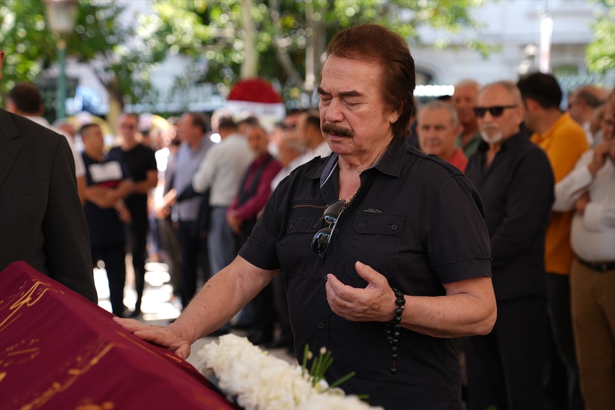 Galatasaray Kulübünün eski başkanlarından Adnan Polat'ın babası İbrahim Polat, son yolculuğuna...