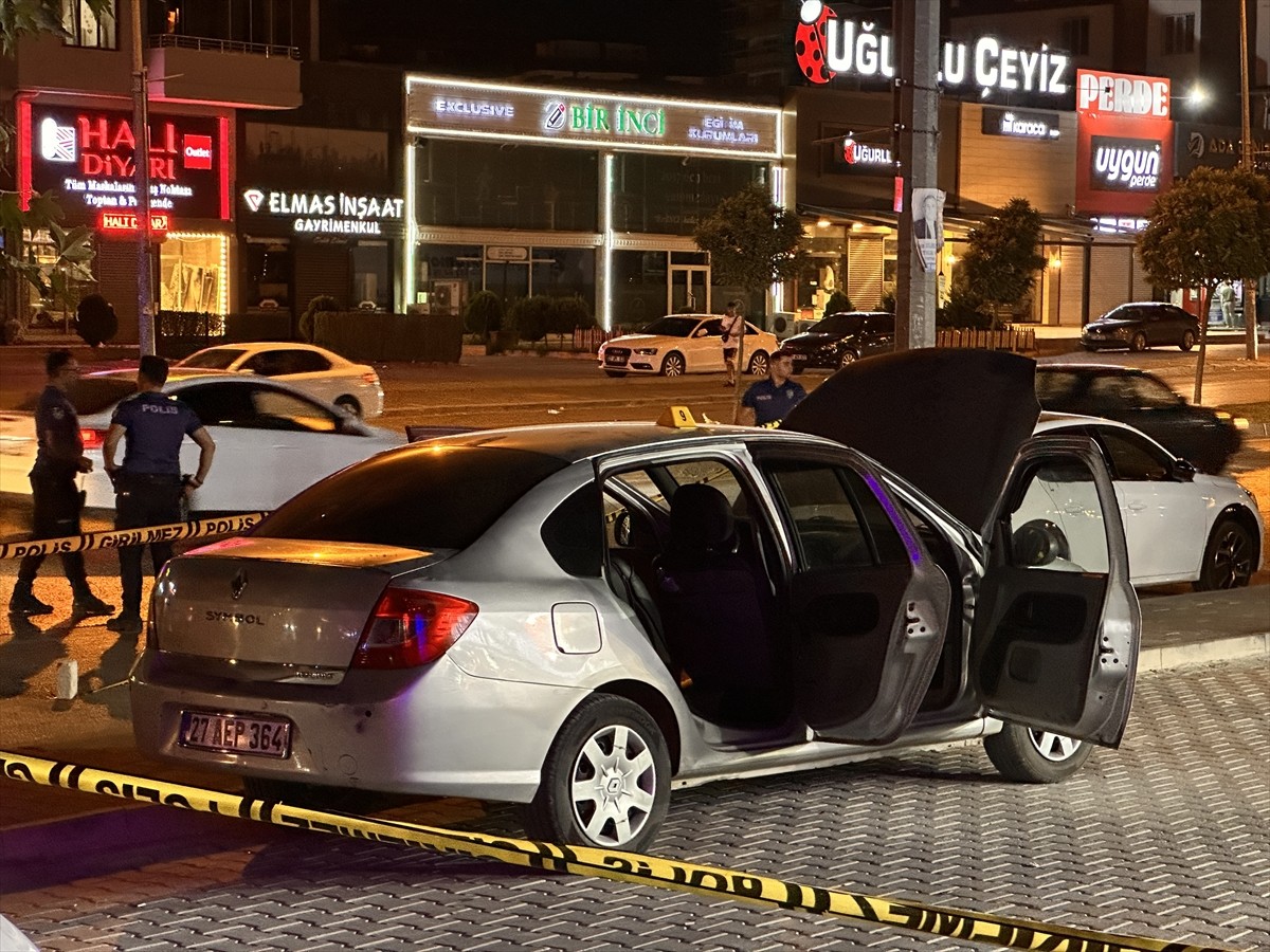 Gaziantep'in Şehitkamil ilçesinde çıkan silahlı kavgada 1 kişi öldü, 1 kişi yaralandı.