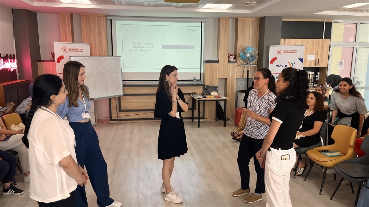 Gençlik ve Spor Bakanlığı, Türkiye’nin dört bir yanından farklı bölümlerden başarılı gençleri...