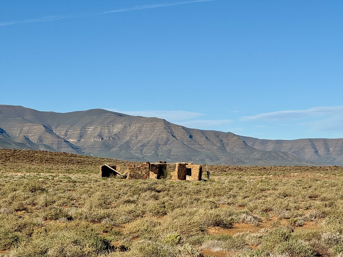 Güney Afrika Cumhuriyeti'nin güneybatısından başlayıp, Atlas Okyanusu sahilleri boyunca Namib...
