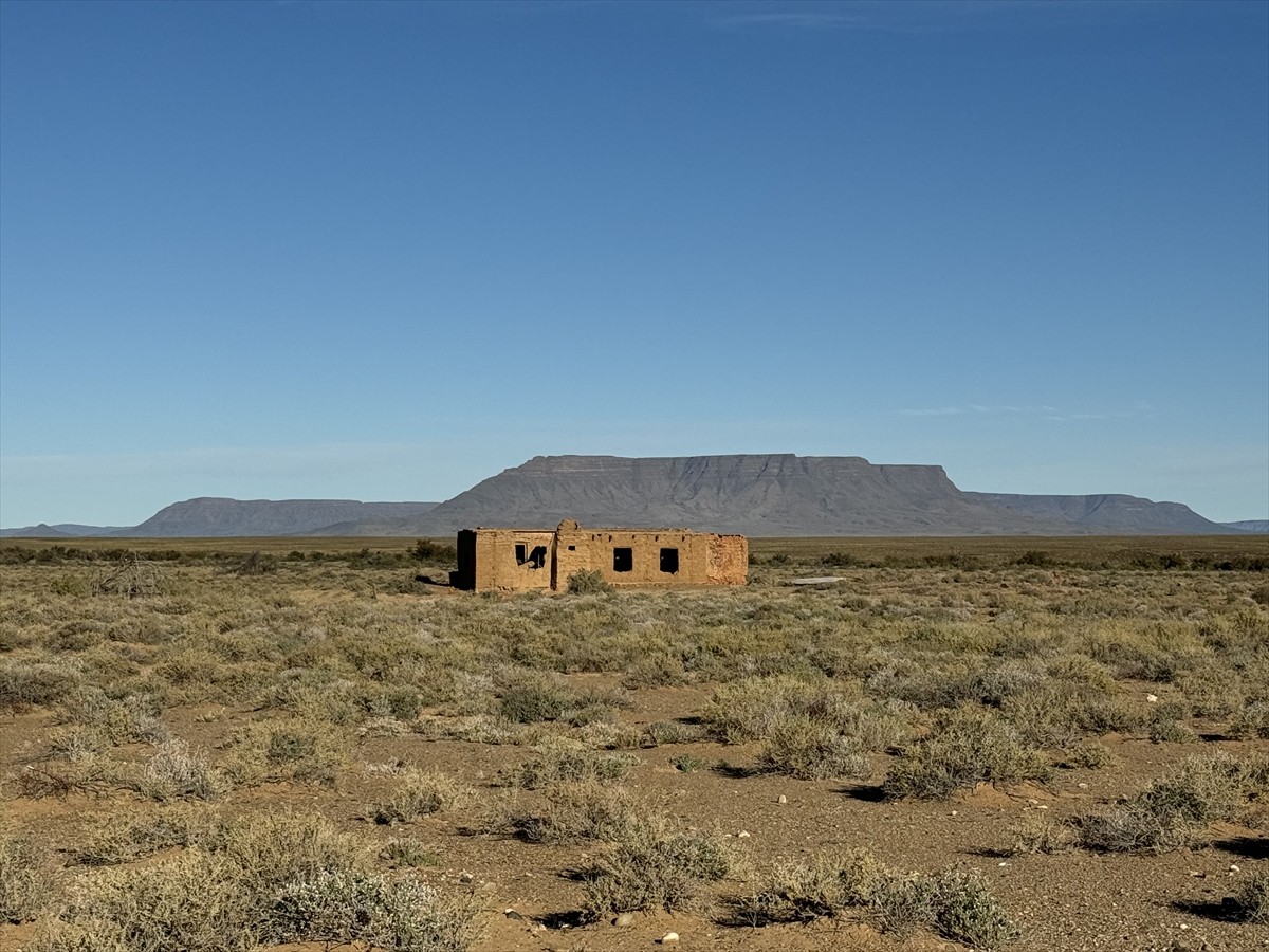 Güney Afrika Cumhuriyeti'nin güneybatısından başlayıp, Atlas Okyanusu sahilleri boyunca Namib...