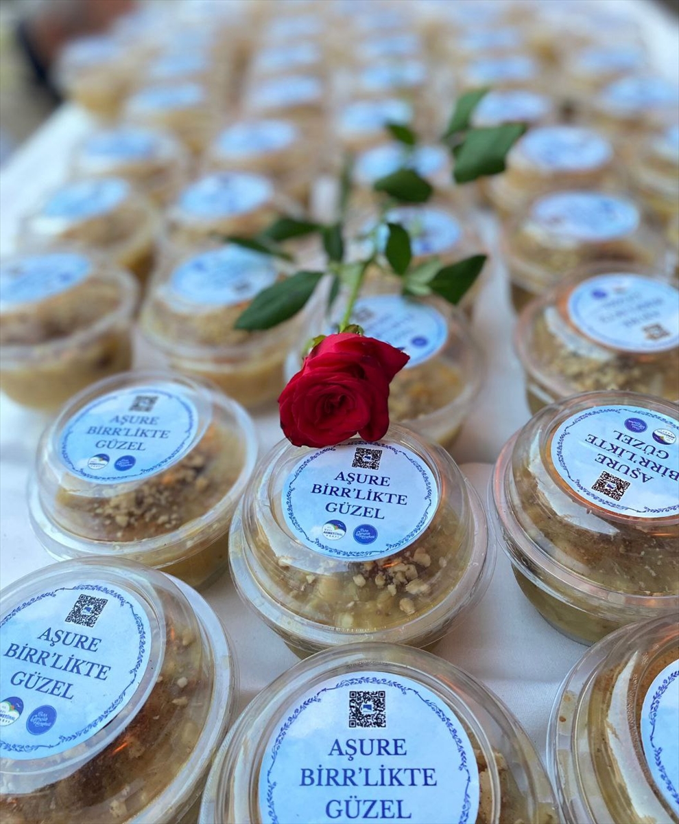 Hacı Ahmet Ünal Vakfı bünyesindeki "Bir Gençlik Hareketi" üyeleri, muharrem ayı dolayısıyla tarihi...