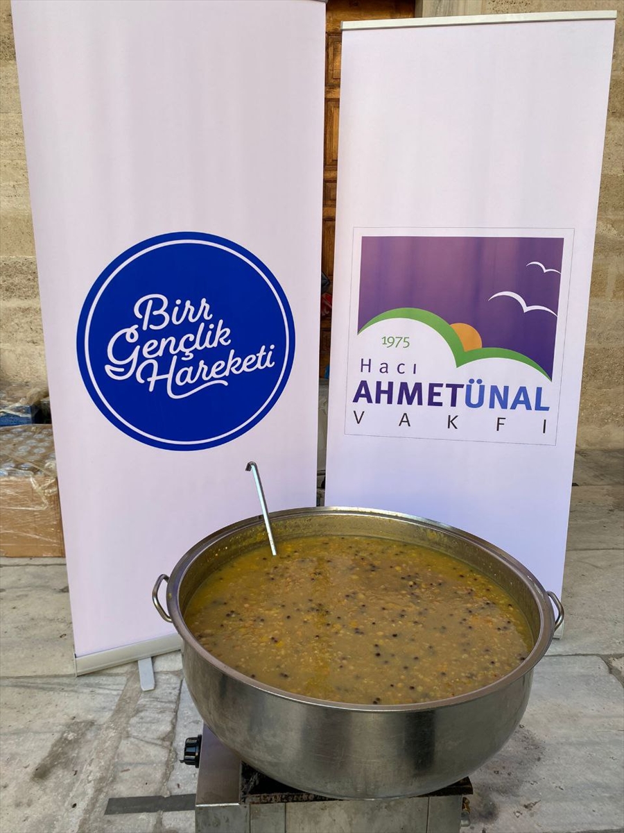 Hacı Ahmet Ünal Vakfı bünyesindeki "Bir Gençlik Hareketi" üyeleri, muharrem ayı dolayısıyla tarihi...