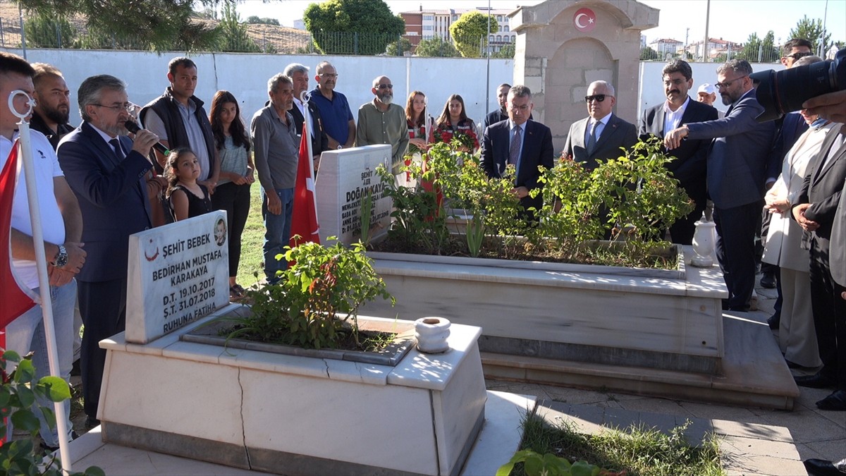 Hakkari Yüksekova'da, 31 Temmuz 2018'de PKK'lı teröristlerin yola tuzakladığı patlayıcının infilak...