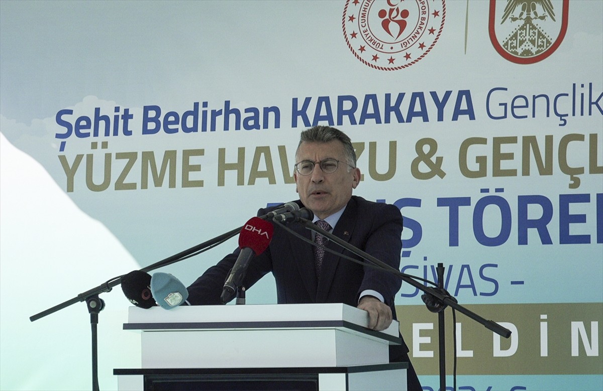 Hakkari Yüksekova'da, 31 Temmuz 2018'de PKK'lı teröristlerin yola tuzakladığı patlayıcının infilak...